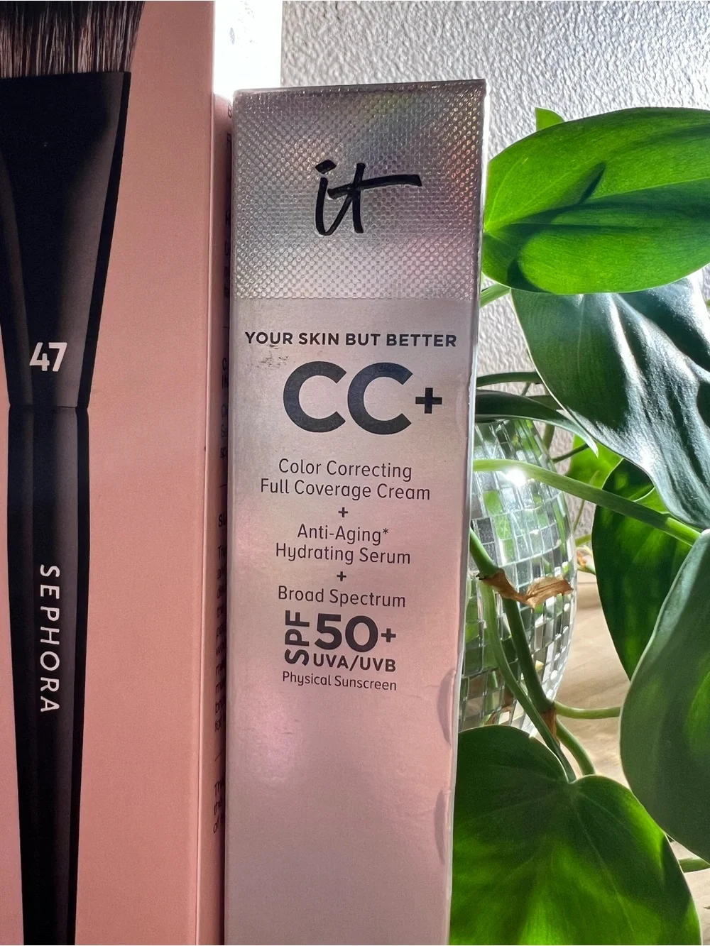 IT Cosmetics Light Medium CC+ Cream with Sephora Pro Foundation Brush 47